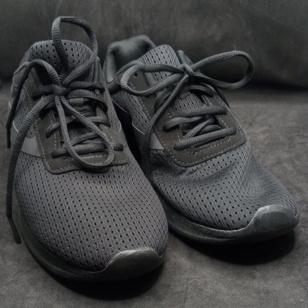 Size 7.5 NWOT Athletic Works Black Athletic Shoes with Breathable Mesh
